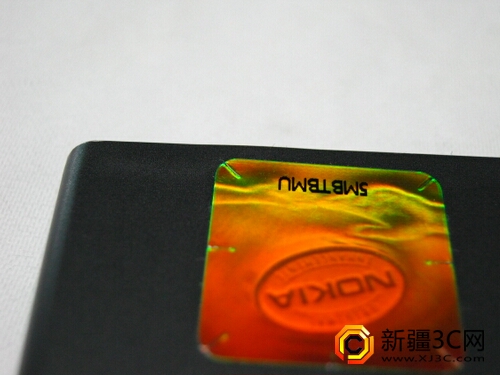 原电的激光防伪标签在四角位置更平整