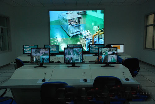 中航锂电锂离子动力电池生产线的监控室