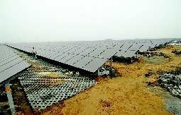 济宁在千亩塌陷地上建起亚洲最大光伏电站